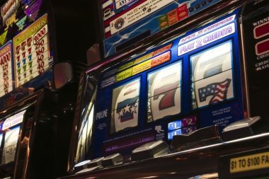 judolbet88 Sic Bo live table showing three dice and betting layout with live dealer